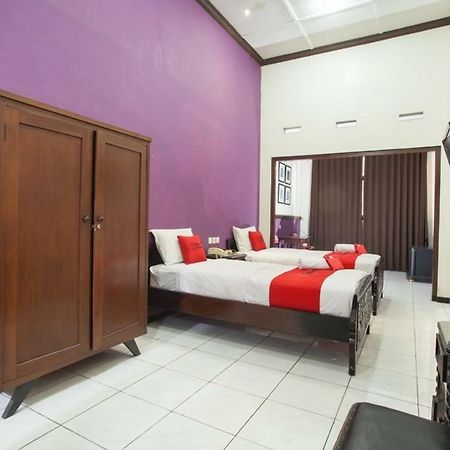 Reddoorz @ Urip Sumoharjo Hotell Surabaya Exteriör bild