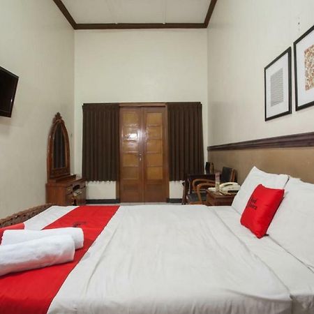 Reddoorz @ Urip Sumoharjo Hotell Surabaya Exteriör bild