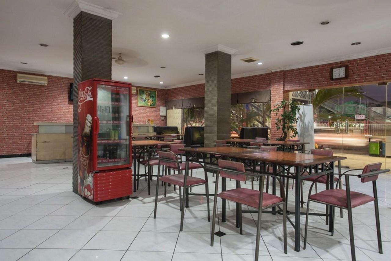 Reddoorz @ Urip Sumoharjo Hotell Surabaya Exteriör bild