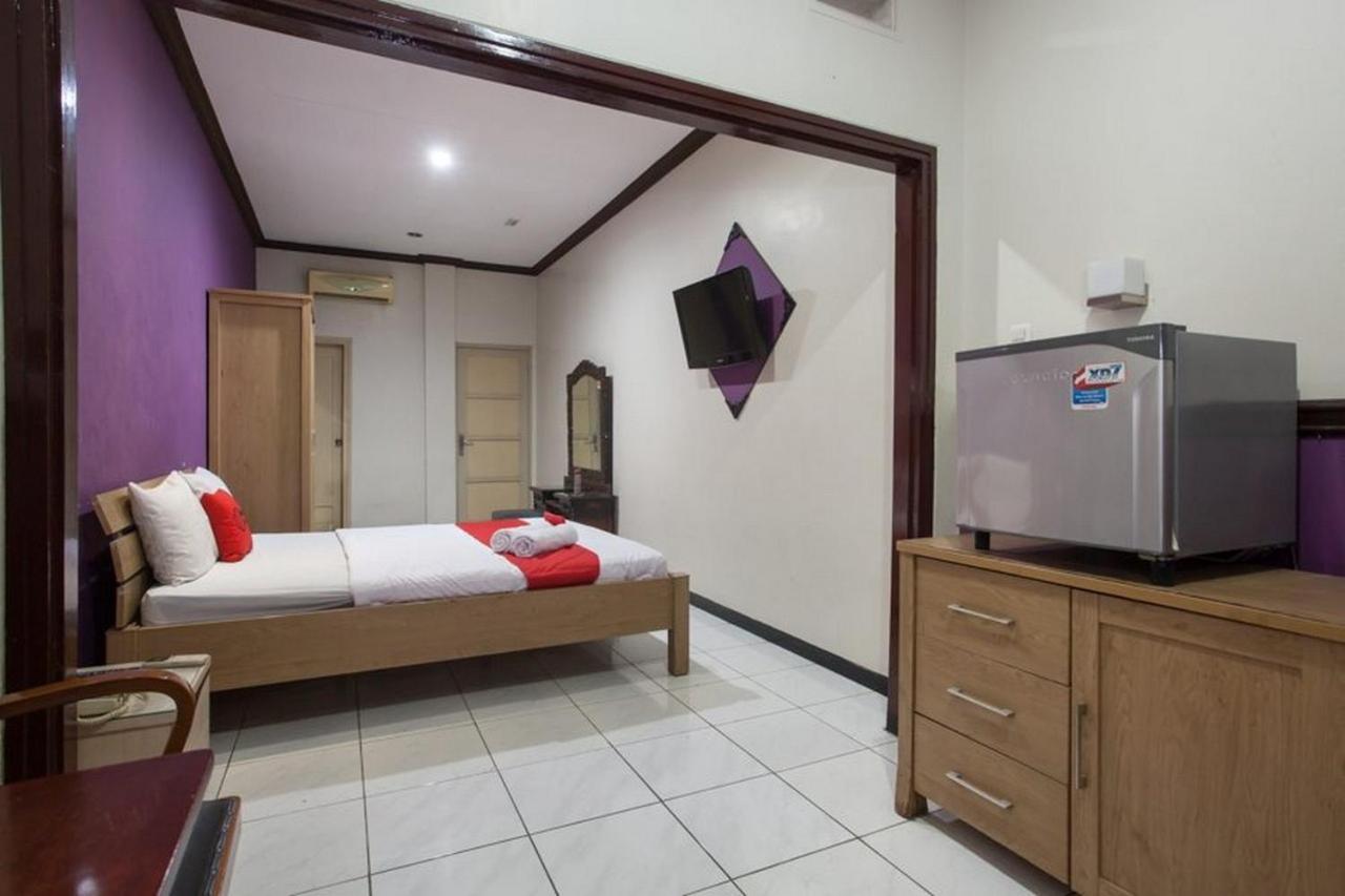 Reddoorz @ Urip Sumoharjo Hotell Surabaya Exteriör bild