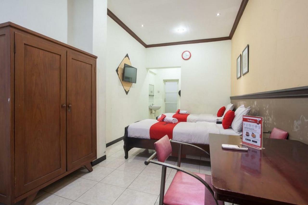 Reddoorz @ Urip Sumoharjo Hotell Surabaya Exteriör bild