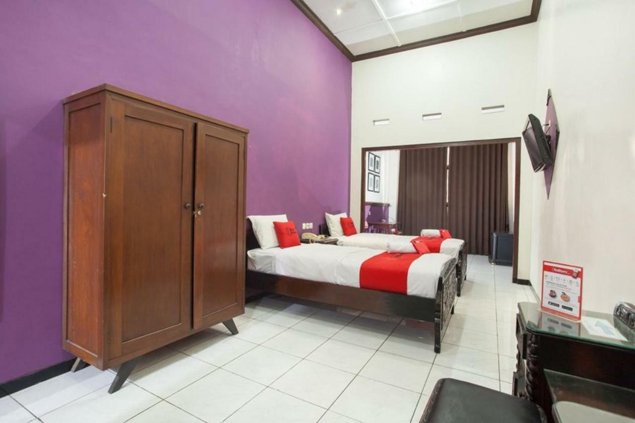 Reddoorz @ Urip Sumoharjo Hotell Surabaya Exteriör bild