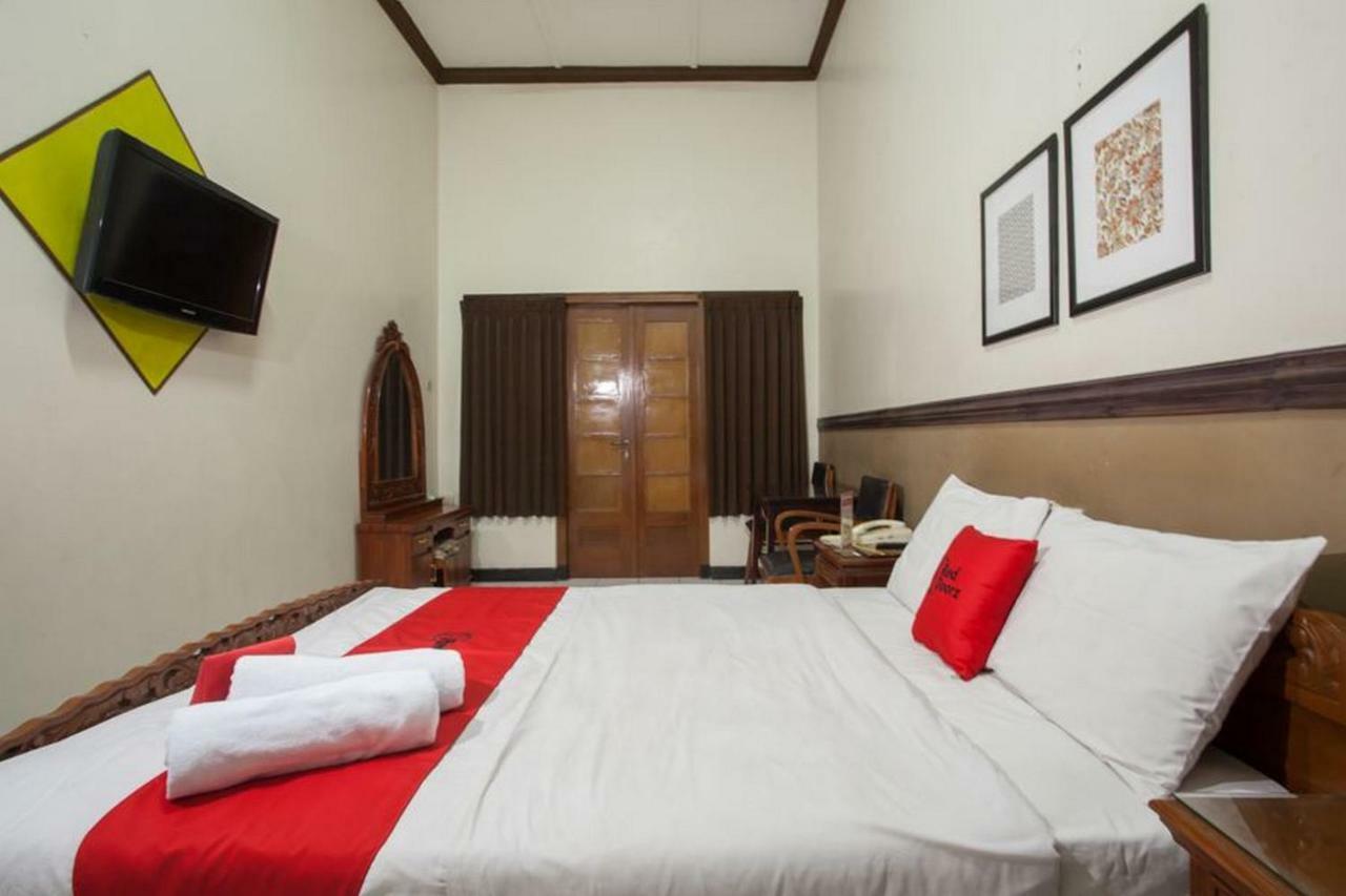 Reddoorz @ Urip Sumoharjo Hotell Surabaya Exteriör bild
