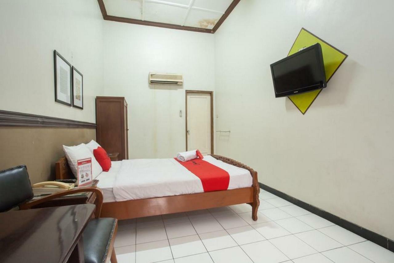 Reddoorz @ Urip Sumoharjo Hotell Surabaya Exteriör bild