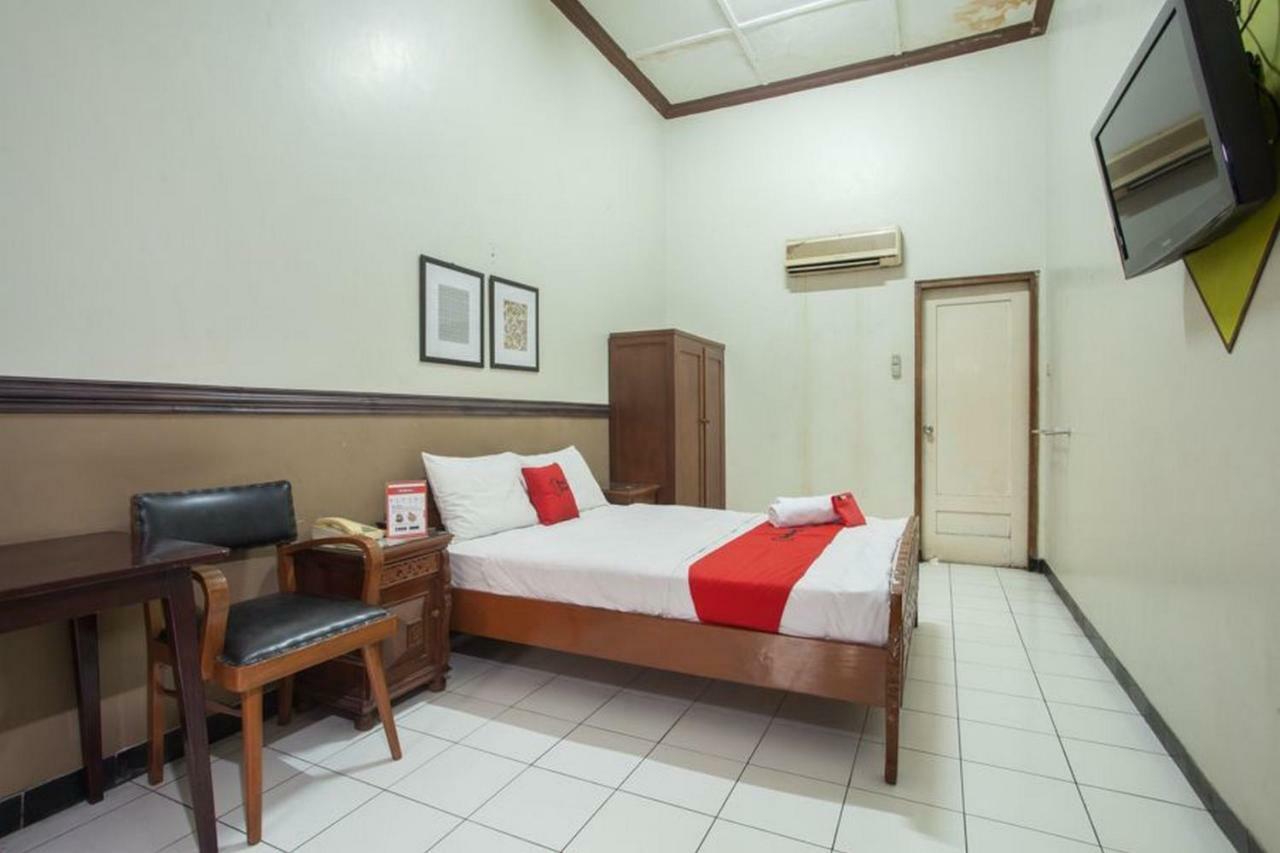 Reddoorz @ Urip Sumoharjo Hotell Surabaya Exteriör bild